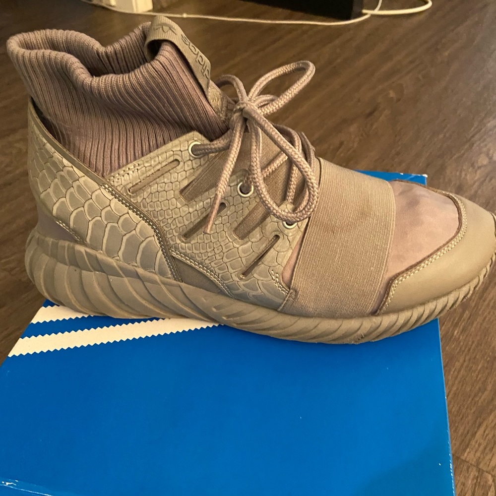 Adidas tubular Doom 'Metallic Silver size 9 1/2